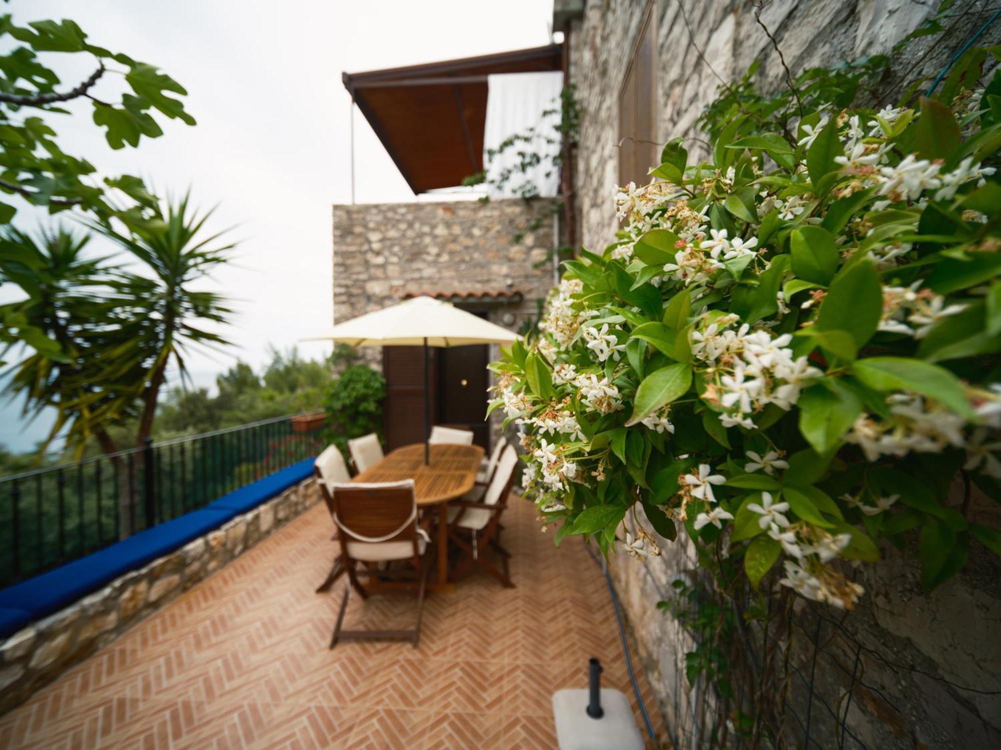La Finestra Sul Mare - Antonella Apartment 维耶斯泰 外观 照片